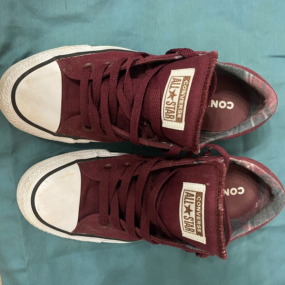 Converse - Picture 2 of 3